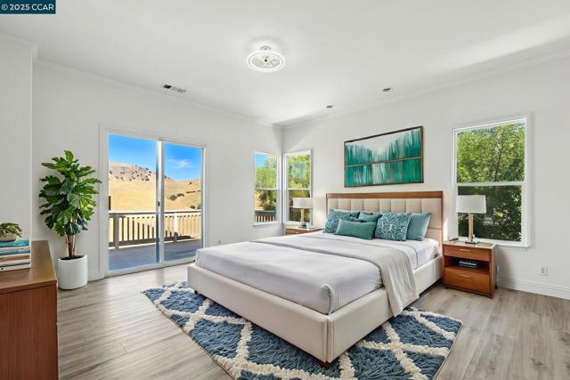 1023 Pebble Beach Dr, Clayton CA: https://media.crmls.org/mediaz/79f7e496-c9dd-49bb-a61f-a4405066675f.jpg