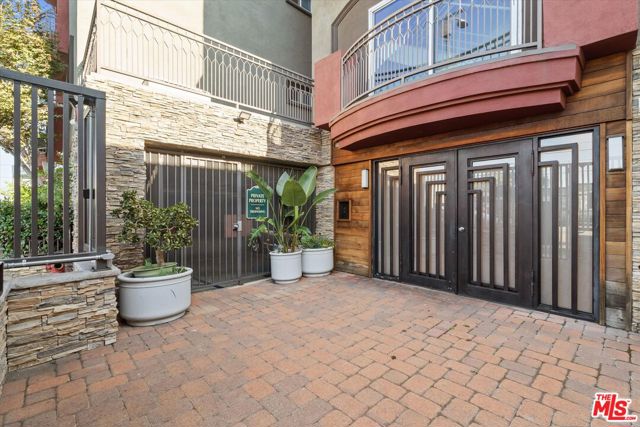 11124 Burbank Boulevard, 212 photo 1