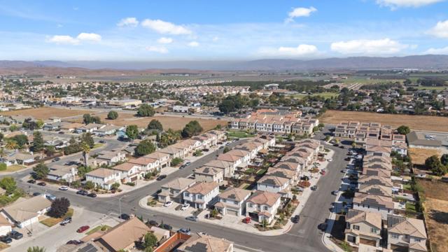 1060 Jan Avenue, Hollister CA: https://media.crmls.org/mediaz/79f8f6ce-abfa-4679-9741-5804bcbbb5a0.jpg