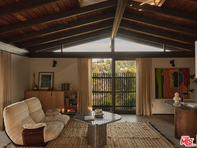 2052 Mayview Drive, Los Angeles CA: https://media.crmls.org/mediaz/79f901fc-8a76-450e-8509-7f56d14efdde.jpg