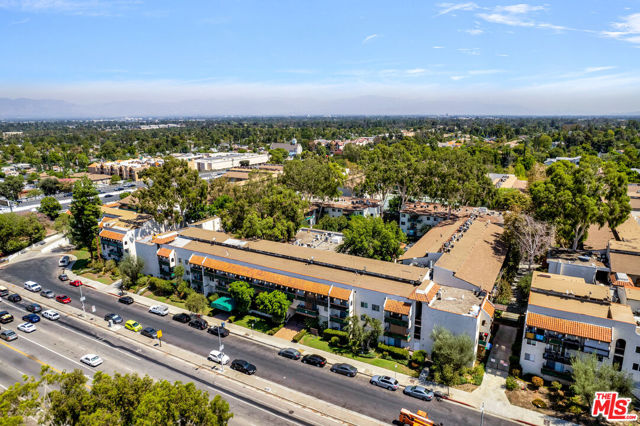 Encino Oaks Complex