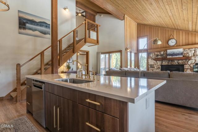 435 Lakeview Boulevard, Mammoth Lakes CA: https://media.crmls.org/mediaz/79f9e16b-62be-40e3-b795-691b13a9512e.jpg