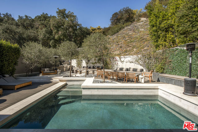 8145 Willow Glen Road, Los Angeles CA: https://media.crmls.org/mediaz/79f9f69c-36a8-4466-bfd4-df5f45d4fbd1.jpg