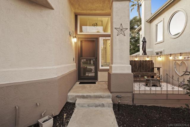 1846 Corte Pulsera, Oceanside CA: https://media.crmls.org/mediaz/79fa40ba-7994-4cf8-88ca-780a39e00b5f.jpg