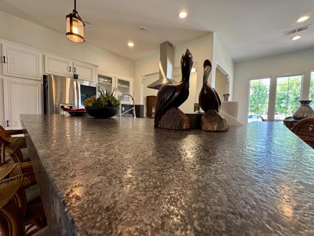 34 Calle La Reina, Rancho Mirage CA: https://media.crmls.org/mediaz/79faa267-4fce-4d03-9f66-b20d4a04e838.jpg