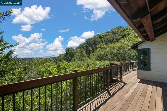 37 La Madronal, Orinda CA: https://media.crmls.org/mediaz/79faba38-6e32-4b80-a1d9-f8145188a210.jpg