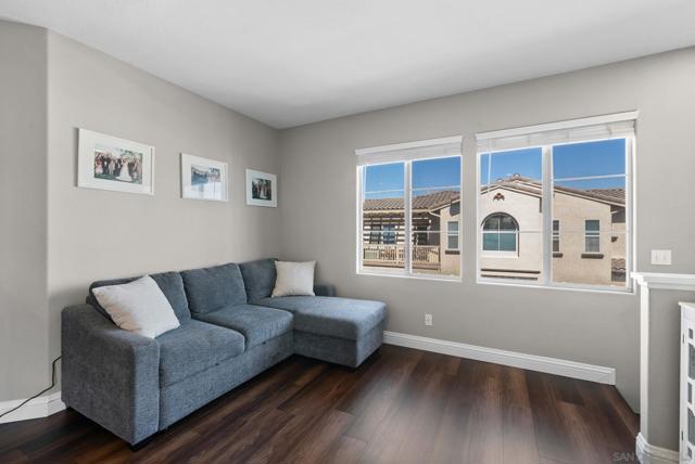 10860 Ivy Hill Dr, San Diego CA: https://media.crmls.org/mediaz/79fb0e2f-a87c-4881-926a-dfa527e64d50.jpg