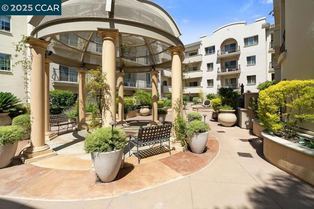 1315 Alma Ave, Walnut Creek CA: https://media.crmls.org/mediaz/79fbacda-967e-42f0-9841-2ddd06565907.jpg