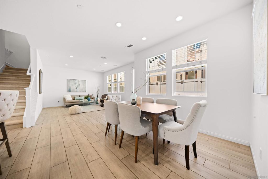 MLS #250027413SD img 4