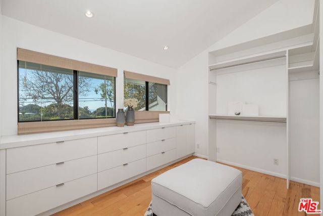 29417 Bluewater Road, Malibu CA: https://media.crmls.org/mediaz/79fc148e-170f-4590-8a03-0c057fc45897.jpg