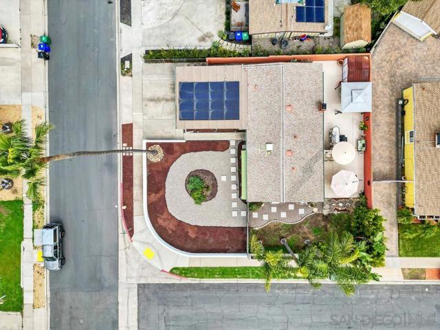 3031 Larkin Pl, San Diego CA: https://media.crmls.org/mediaz/79fcc764-836f-409e-8486-8740cd56a666.jpg