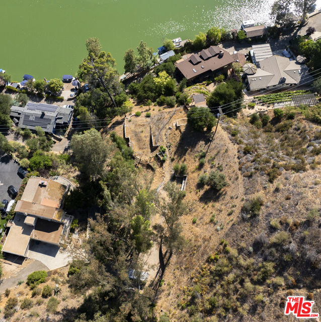 2100 Lakeshore Drive, Agoura Hills CA: https://media.crmls.org/mediaz/79fd475e-8fc7-4a38-8a49-db55191d135b.jpg