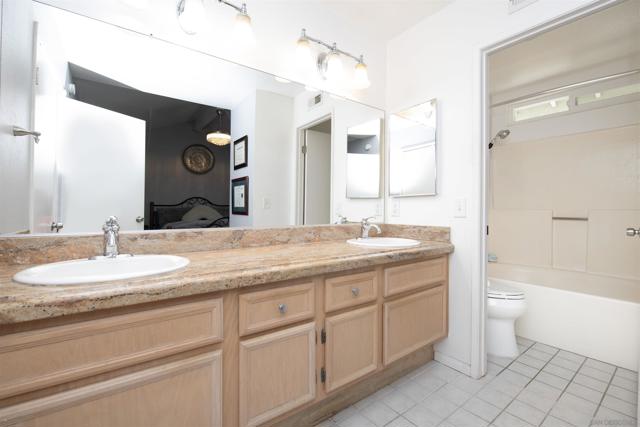 1873 Guilder Gln, Escondido CA: https://media.crmls.org/mediaz/79fd8bcc-a34f-418d-8cc1-5ae968c32472.jpg