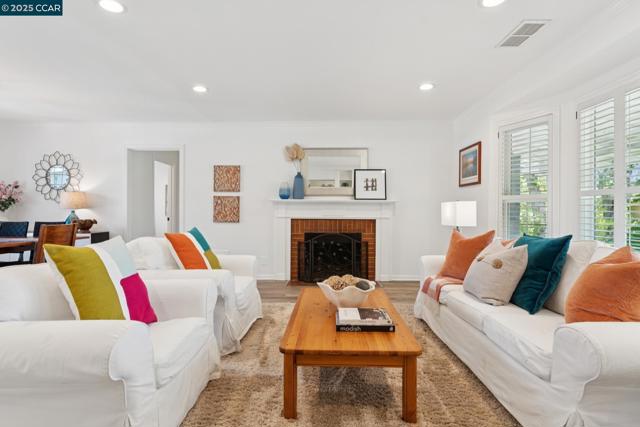 347 Valley View Rd, Pleasant Hill CA: https://media.crmls.org/mediaz/79fdf245-c792-45e3-9d1b-4f5b21b1df77.jpg