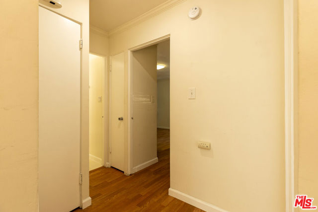 1233 BARRY Avenue, Los Angeles CA: https://media.crmls.org/mediaz/79fdf4b7-c4e0-4e4d-8849-dc506f64ed7c.jpg