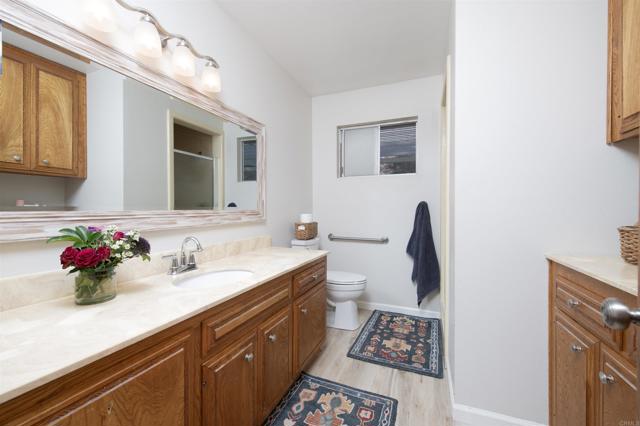 Detail Gallery Image 17 of 40 For 500 Beaumont Dr, Vista,  CA 92084 - 4 Beds | 3/1 Baths