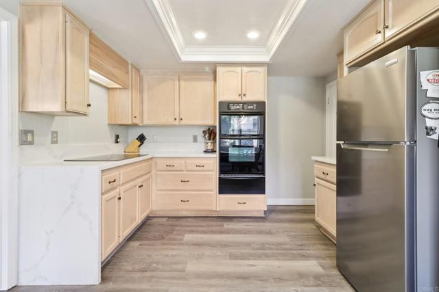 9704 Indian Creek Way, Escondido CA: https://media.crmls.org/mediaz/79fed765-fc9e-4560-a05a-e89ec05a86cc.jpg