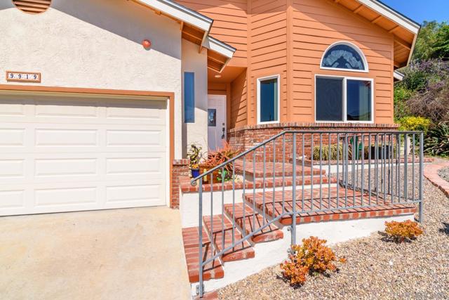 9919 Sorrel Ave, Lakeside CA: https://media.crmls.org/mediaz/79fef8c5-bb7f-44f0-a5aa-59880c18c008.jpg
