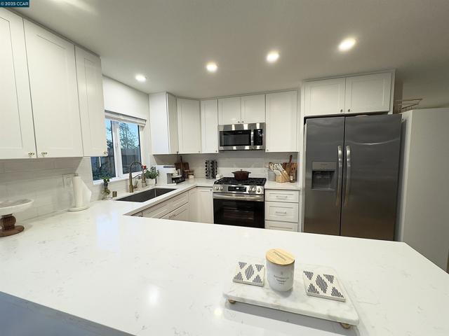 1923 Juliesse Avenue, Sacramento CA: https://media.crmls.org/mediaz/79ff0434-3739-4d2b-ac70-795030457dfc.jpg