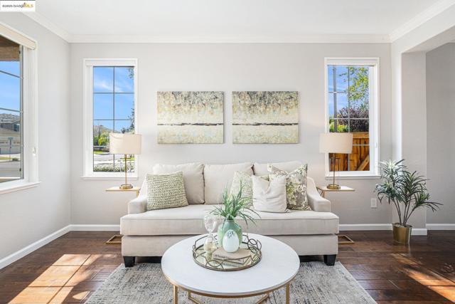 1139 Jordan Ct, Brentwood CA: https://media.crmls.org/mediaz/79ff3fe3-2e56-41c2-9d39-bd1d2bdccbe4.jpg