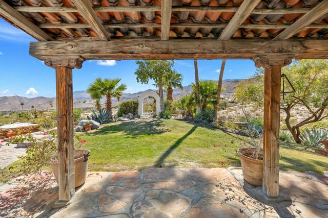 48600 Coyote Road, Palm Desert CA: https://media.crmls.org/mediaz/79ff6526-58c1-4d26-b093-f4dcaca8ec65.jpg
