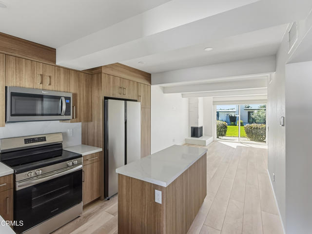 Detail Gallery Image 7 of 51 For 61 B Redwood Ave, Ventura,  CA 93003 - 2 Beds | 1 Baths