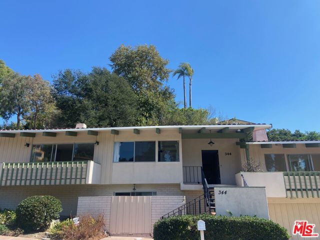 344 Arno Way Pacific Palisades, California Amazing opportunity located on highly coveted Arno Way, perched above the Bel Air Bay Club with beautiful ocean views and walking distance to the beach. Property is ~3,645 SQ FT.