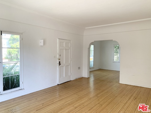 421 S Maple Drive Beverly Hills, California Ground level unit. Feels like a house. Personal private entry. Bright huge 1 bed 1 bath. Hardwood all throughout. Wall AC units being installed. Washer dryer laundry inside unit. Includes 1 covered parking space. Kitchen includes all the appliances you need. Bathroom has a tub. Text to view.
