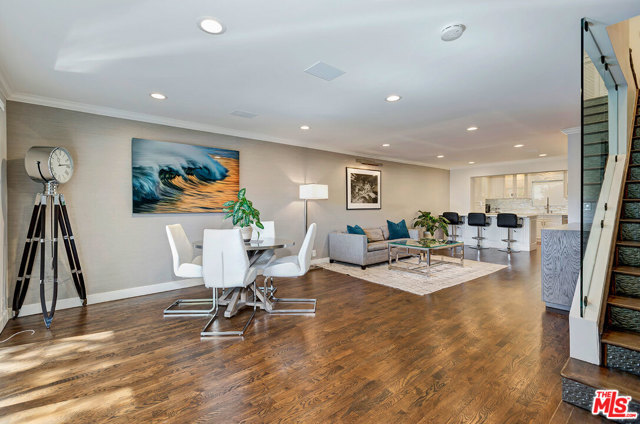 1925 MONTANA Avenue 2 Santa Monica, California Located in Santa Monica's premier North of Montana / Gillette's Regent Square, this extensively remodeled townhome offers style and sophistication in one of LA's most sought after neighborhoods. Redesigned kitchen with beautiful solid surface stone countertops, custom cabinets & all new appliances including Viking range. Spa-themed bathrooms with Hans Grohe fixtures and custom millwork. Additional upgrades include new HVAC, electrical panel & wiring, LED lighting, and sound resistant / energy-efficient glass doors. Amazing location, close proximity to Montana Ave's shops & restaurants and feeds into coveted Franklin Elementary School.