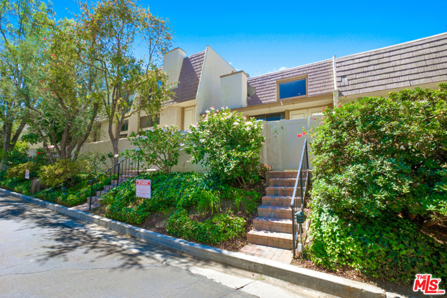 Photo of 6121 Shoup Avenue #14, Woodland Hills, CA 91367