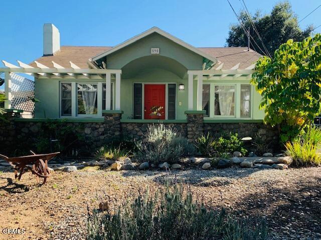 590 E Rio Grande Street Pasadena, California This clean and cozy home is nestled in a quaint tree-lined street. Appliances included. It also includes off-street parking and the gardener is included. Plus, it is walking distance to public transportation and quick access to Old Town Pasadena and the 210 freeway. Contact us for a video tour link and then schedule your exclusive onsite appointment. Covid-19 guidelines for onsite visits will be provided to you. Seeking excellent employment, credit, income and rental history.