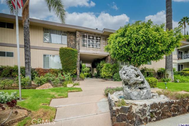 1401 N Central Avenue 12 Glendale, California Located In NW Glendale * 2 Bedrooms / 2 Bathroom * 967sqft * 1962 Built * Laminate Floors * Central A/C * Patio * 1 Car Private Garage * HOA $385/m * ALL UTILITIES INCLUDED