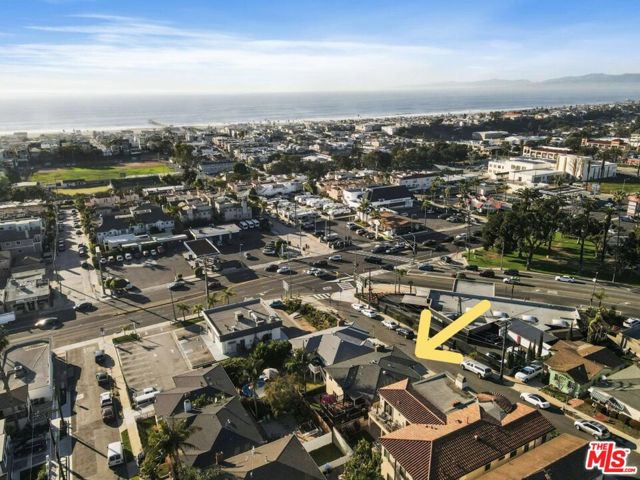 830 10Th Street, Hermosa Beach, California 90254, 4 Bedrooms Bedrooms, ,1 BathroomBathrooms,Residential,Sold,10Th,21784776