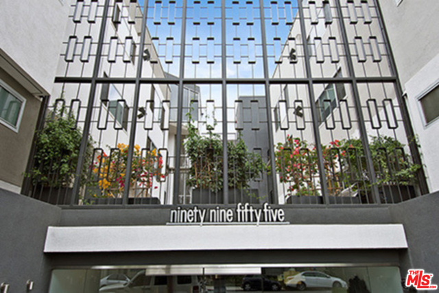 9955 Durant Drive 206 Beverly Hills, California Luxury Living in the Heart of Beverly Hills! Stunning completely renovated open floor plan with Gorgeous Hardwood floors. Modern kitchen with state of the art stainless steel appliances, including washer dryer and wine cooler. Over sized Master with big walk in closets and separate tub and shower. A + neighborhood with tree lined streets Walk to Rodeo, shops and restaurants located in Beverly Hills school district