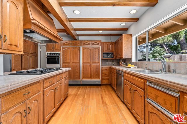 2200 Jeffersonia Way, Los Angeles CA: https://media.crmls.org/mediaz/7a00564e-0254-4057-85c6-e68ef1498071.jpg