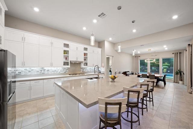21992 Wilgen Rd, Escondido CA: https://media.crmls.org/mediaz/7a006937-7cc2-45e1-a01c-bb5e7804858b.jpg