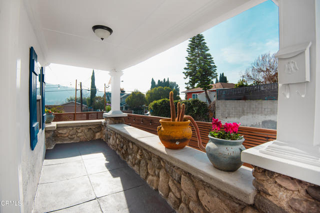 401 Del Norte Street, Los Angeles CA: https://media.crmls.org/mediaz/7a008bf0-3173-4c2f-b685-c1e565085b41.jpg