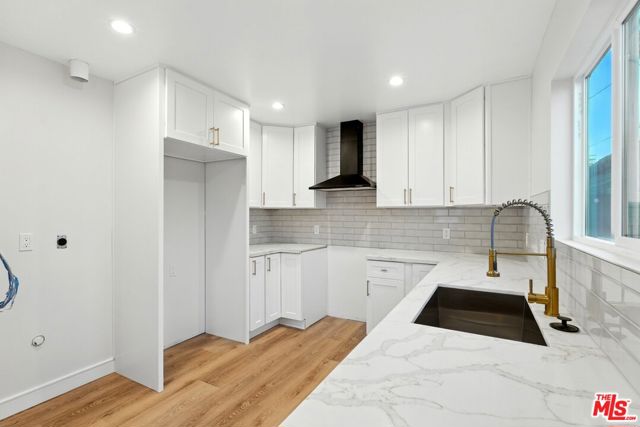 4340 2nd Avenue, Los Angeles CA: https://media.crmls.org/mediaz/7a009184-1446-4727-b2b5-d2f9598a5774.jpg