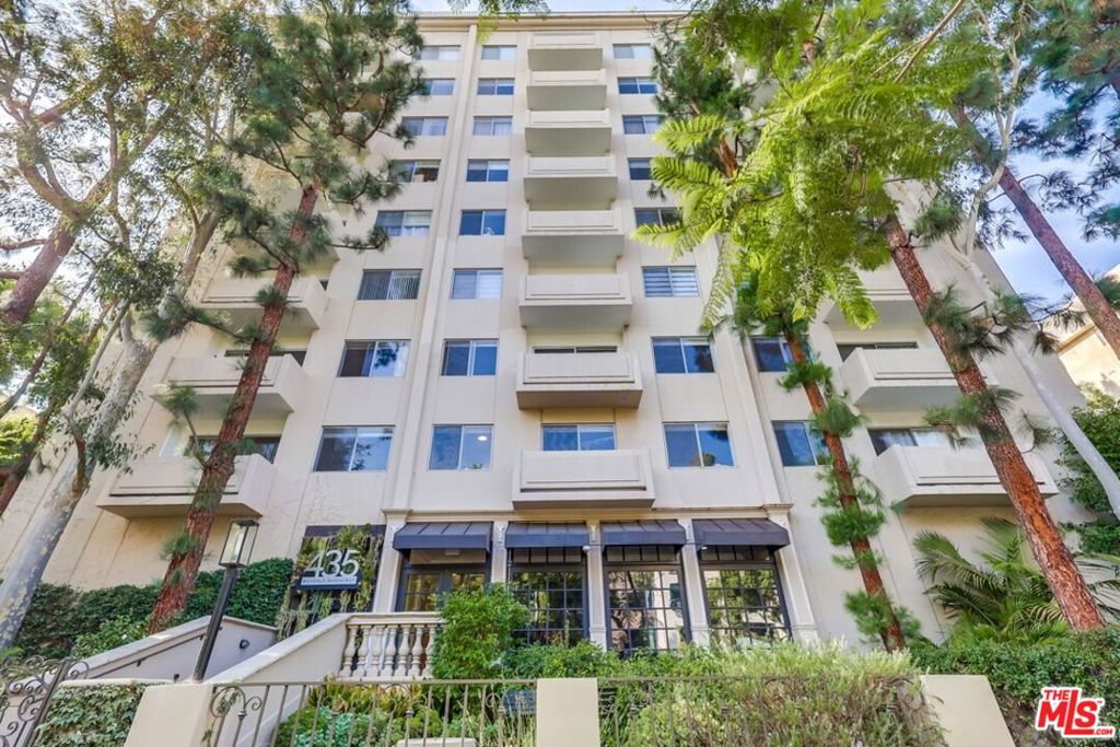 435 N Oakhurst Drive #304