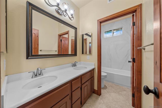 32991 Adelante St, Temecula CA: https://media.crmls.org/mediaz/7a00da8c-efdd-4e95-aa8d-766d74095550.jpg