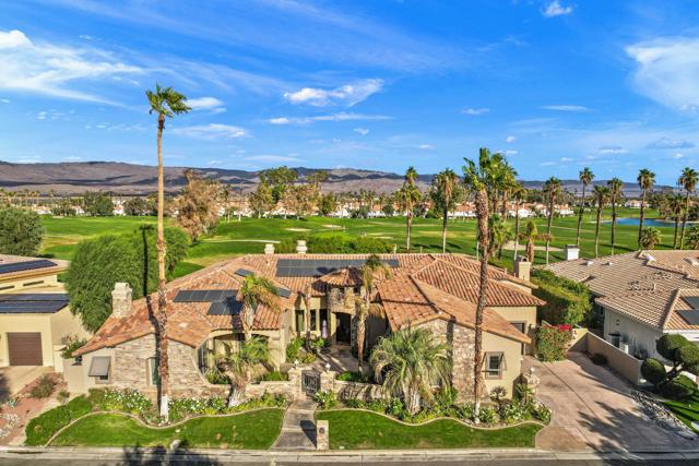 352 Crest Lake Drive, Palm Desert CA: https://media.crmls.org/mediaz/7a010da7-8ba7-41d4-a9b9-46972c5ba118.jpg