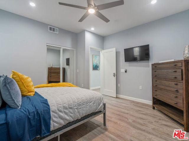 3216 W 30th Street, Los Angeles CA: https://media.crmls.org/mediaz/7a015acb-12ed-4b5f-a7e9-5f4d0338cba2.jpg