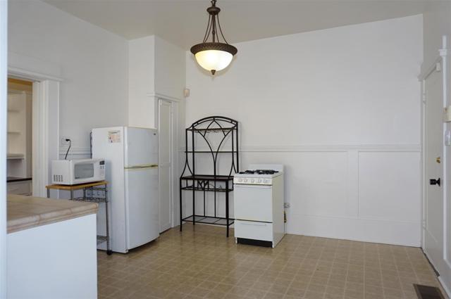 121 E Julian Street, San Jose CA: https://media.crmls.org/mediaz/7a015c08-b45f-448f-a2e7-f43f421d6305.jpg