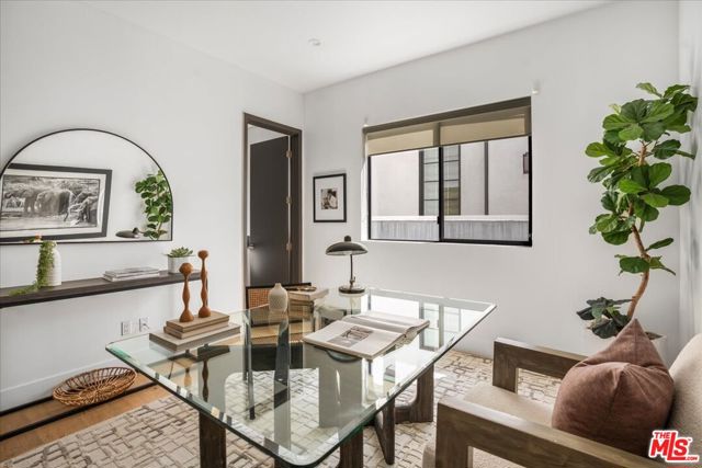 616 N FULLER Avenue, Los Angeles CA: https://media.crmls.org/mediaz/7a020749-0323-4296-95b8-0de205e0c4eb.jpg