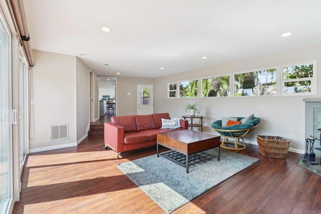 Detail Gallery Image 14 of 72 For 1607 Hunsaker St, Oceanside,  CA 92054 - 4 Beds | 3 Baths