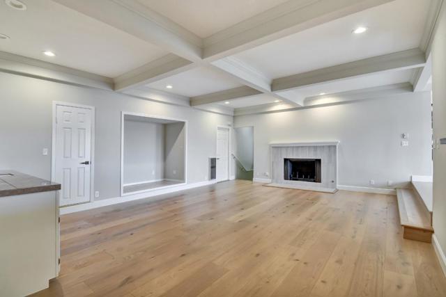135 Newton Drive, Burlingame CA: https://media.crmls.org/mediaz/7a02299c-e094-4153-bbe7-3975fe971e30.jpg