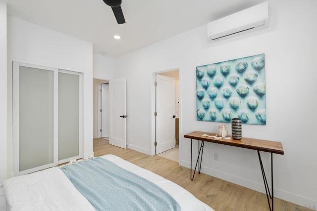 4626 4628 Derrick dr, San Diego CA: https://media.crmls.org/mediaz/7a02391e-e1ec-42ac-9c06-ef814a444887.jpg