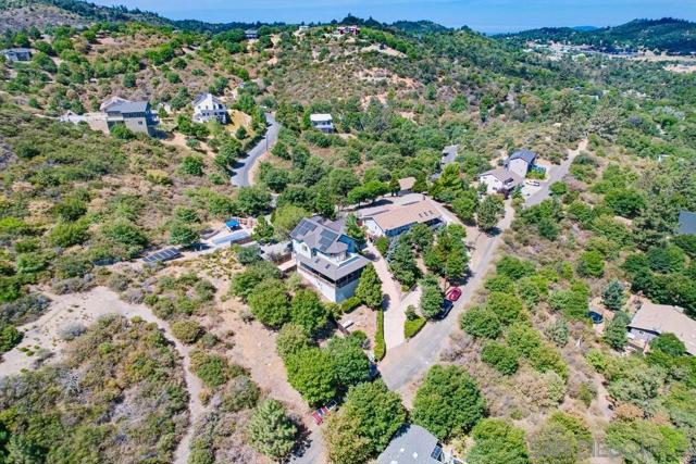 753 Ridgewood Dr, Julian CA: https://media.crmls.org/mediaz/7a027f6d-6f46-439c-a131-8bebb2c662bf.jpg