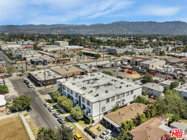 Image 21 of 32 For 5330 Satsuma Avenue