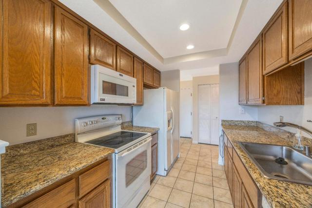 820 Sea Spray Lane, Foster City CA: https://media.crmls.org/mediaz/7a03d143-497c-494e-be5c-9703953651a0.jpg